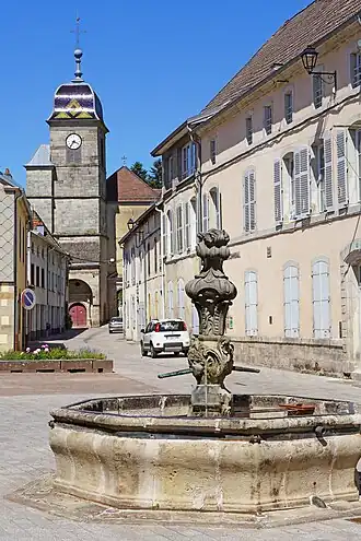 La fontaine.