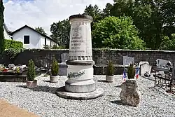 Le monument aux morts.