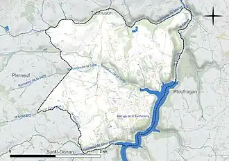 Carte en couleur présentant le réseau hydrographique de la commune