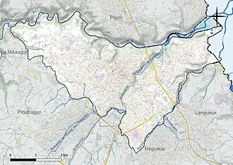 Carte en couleur présentant le réseau hydrographique de la commune
