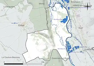 Carte en couleur présentant le réseau hydrographique de la commune