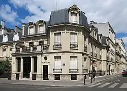No 30 : hôtel particulier construit en 1876 par l’architecte Eugène Flamand.