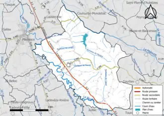 Carte en couleur présentant le réseau hydrographique de la commune