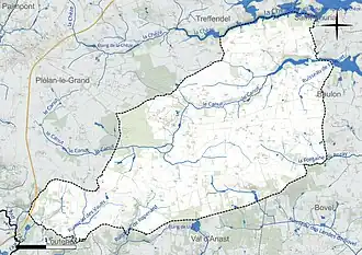 Carte en couleur présentant le réseau hydrographique de la commune