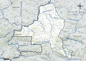 Carte en couleur présentant le réseau hydrographique de la commune
