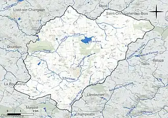Carte en couleur présentant le réseau hydrographique de la commune