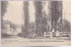 Après le passage au pont de l'Almont, aux Trois Moulins à Melun avec au premier plan les rails du tramway de Verneuil.