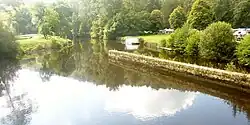 Le Blavet (canal de Nantes à Brest) près de l'abbaye de Bon-Repos.