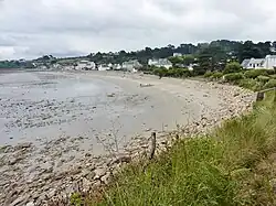 La plage de Primel à marée basse vue de l'ouest