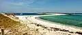 L'île de Bananec et le cordon littoral découvrant à marée basse à l'est de l'île Saint-Nicolas d'où est prise la photographie.