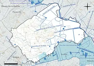 Carte en couleur présentant le réseau hydrographique de la commune