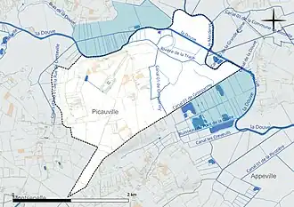 Carte en couleur présentant le réseau hydrographique de la commune