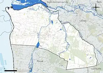 Carte en couleur présentant le réseau hydrographique de la commune