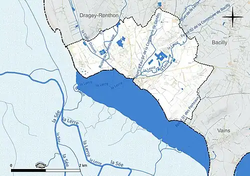 Carte en couleur présentant le réseau hydrographique de la commune