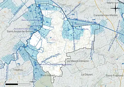 Carte en couleur présentant le réseau hydrographique de la commune