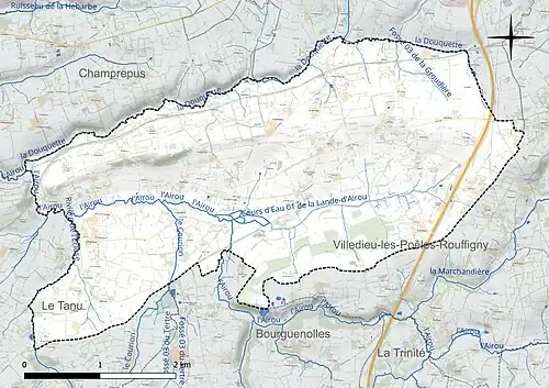 Carte en couleur présentant le réseau hydrographique de la commune
