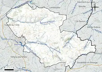 Carte en couleur présentant le réseau hydrographique de la commune