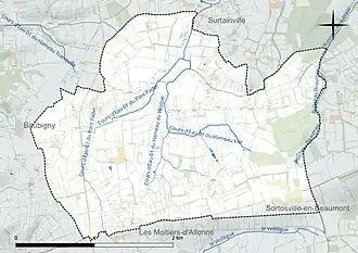 Carte en couleur présentant le réseau hydrographique de la commune