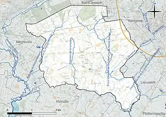 Carte en couleur présentant le réseau hydrographique de la commune