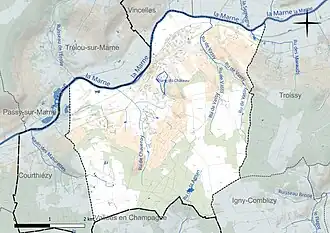 Carte en couleur présentant le réseau hydrographique de la commune