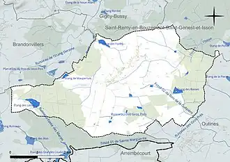 Carte en couleur présentant le réseau hydrographique de la commune