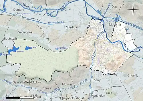 Carte en couleur présentant le réseau hydrographique de la commune