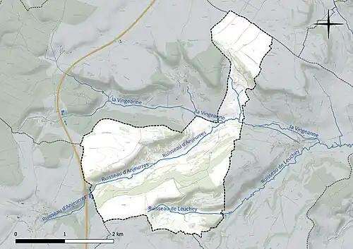 Carte en couleur présentant le réseau hydrographique de la commune
