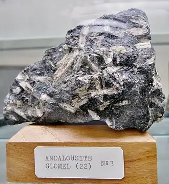 Andalousite de Glomel (musée René Métairie).