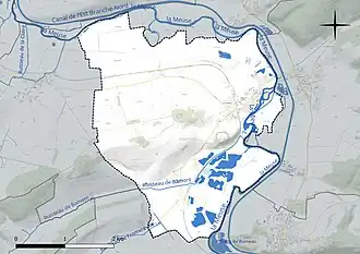 Carte en couleur présentant le réseau hydrographique de la commune
