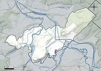 Carte en couleur présentant le réseau hydrographique de la commune
