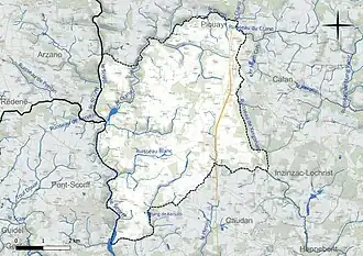 Carte en couleur présentant le réseau hydrographique de la commune