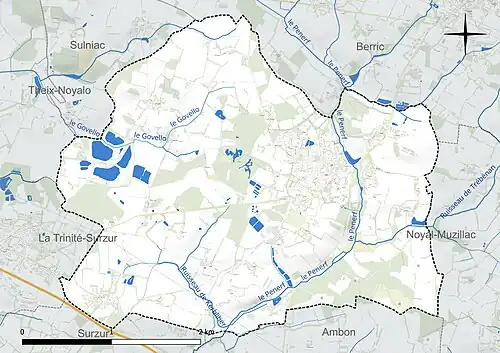 Carte en couleur présentant le réseau hydrographique de la commune