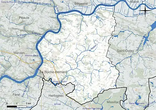 Carte en couleur présentant le réseau hydrographique de la commune