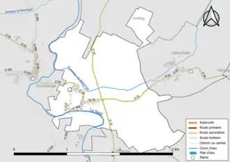 Carte en couleur présentant le réseau hydrographique de la commune