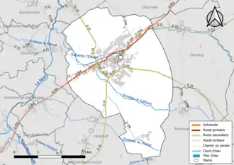 Carte en couleur présentant le réseau hydrographique de la commune