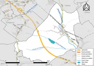 Carte en couleur présentant le réseau hydrographique de la commune