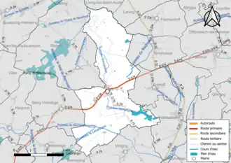 Carte en couleur présentant le réseau hydrographique de la commune