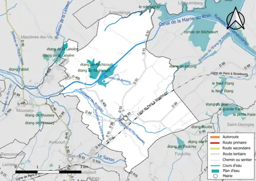 Carte en couleur présentant le réseau hydrographique de la commune