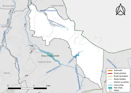 Carte en couleur présentant le réseau hydrographique de la commune