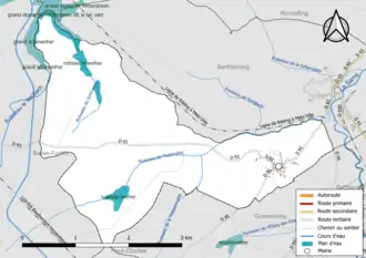 Carte en couleur présentant le réseau hydrographique de la commune