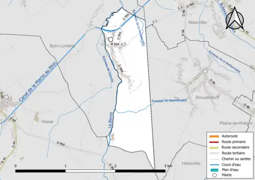 Carte en couleur présentant le réseau hydrographique de la commune