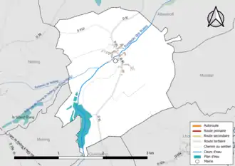 Carte en couleur présentant le réseau hydrographique de la commune
