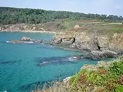 La pointe nord de Pen ar Vir et la plage de Trez Bihan vues de la pointe sud de Pen ar Vir.