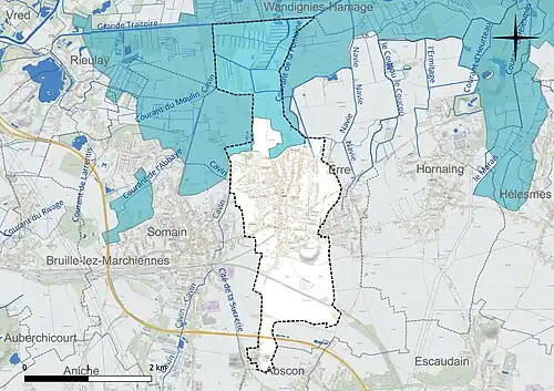 Carte en couleur présentant le réseau hydrographique de la commune