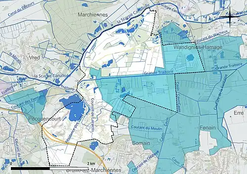 Carte en couleur présentant le réseau hydrographique de la commune