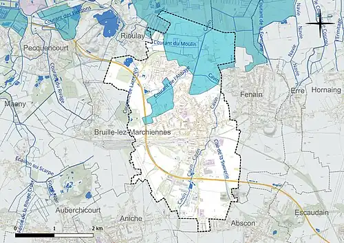 Carte en couleur présentant le réseau hydrographique de la commune