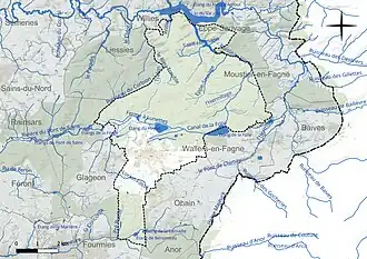 Carte en couleur présentant le réseau hydrographique de la commune