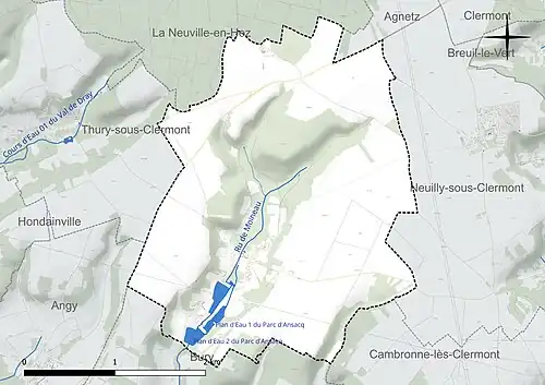 Carte en couleur présentant le réseau hydrographique de la commune