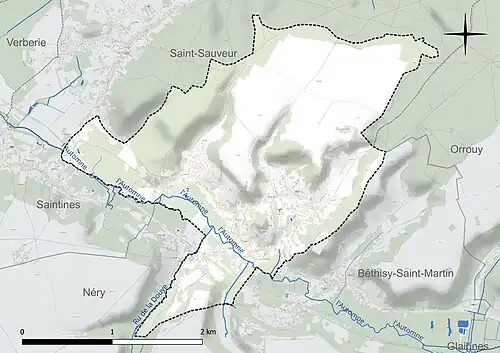 Carte en couleur présentant le réseau hydrographique de la commune