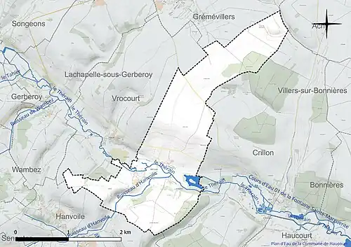 Carte en couleur présentant le réseau hydrographique de la commune